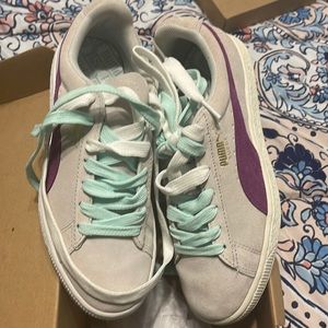 Puma Sneaker Brand New. Women size 7.5. They are suede grey in color. Uk size 5
